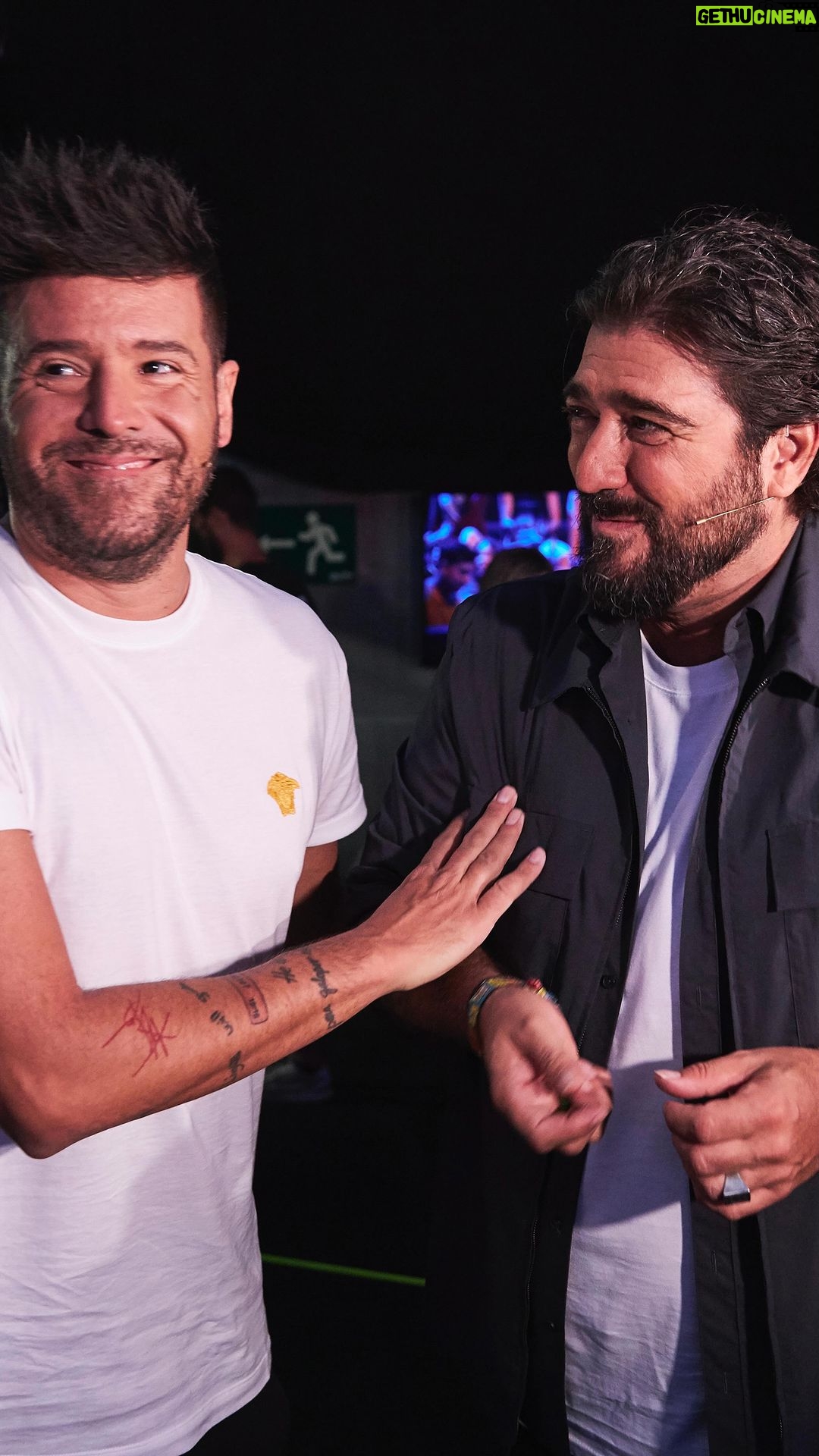 Antonio Orozco Instagram - Todos queremos una amistad como la de @pablolopezmusic y @antoniorozco10. ❤️ #LaVoz