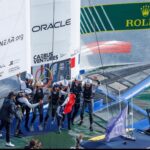 Antonio Orozco Instagram - El HONOR de hacer entrega del premio al ganador de la #SailsGp en el mar de #Cadiz que por cierto fué el equipo Francés, no sin destacar la valentía y la fuerza de nuestro jovencísimo equipo español que durante unos minutos nos hicieron soñar con la victoria. Ha sido un fin de semana de mucho trabajo, de muchas aventuras pero sobre todo de ver más hermosa que nunca una ciudad tan amable como #Cadiz. Ojalá pronto estemos de vuelta aunque sea pa comernos un “topolino” VIVA CÁDIZ Y VIVA LA @sailgpesp Baluarte de la Candelaria