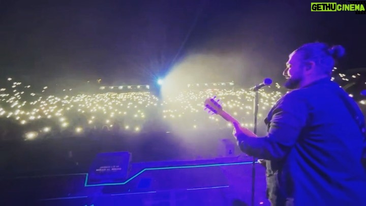 Antonio Orozco Instagram - #Torrelavega SIN MÁS …. Sobran las palabras. Inundado tengo el corazón de tanto de tanto. Te quiero mucho #Cantabria. #pedacitos