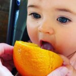 Antonio Orozco Instagram - Que mi padre canta esta noche en el @wandametropolitano con un montonazo de colegas. …. Yo lo veré por la tele, que me pilla un poco a desmano … entre tanto me como una naranja si eso …. (Mi primera naranja) “To FRESKITA”