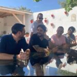 Antonio Orozco Instagram - Hoy en @elcortijoland se ha cerrado uno de los proyectos más interesantes de mi carrera, Hoy en El Cortijo ha habido música, poesia, risas, ilusiones… y hoy hemos plantado la semilla de un proyecto que nos va a llenar el alma y mucho a tod@s. . #rompetuscadenas @danielangles @jauvinas @fabyansalvador @cmom84