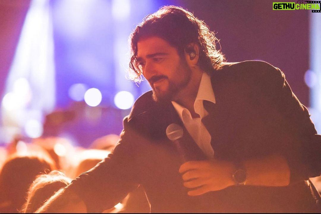 Antonio Orozco Instagram - Listos para volar de nuevo .. #AvionicaTour. (Anoche en Valencia )