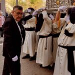 Antonio Orozco Instagram - En mi barrio, en mi tierra, hace muchos años que 15 hombres llegados de otros lugares quisieron representar una Semana Santa que la distancia y la vida le había robado. Lo consiguieron con mucho trabajo y hoy el pueblo lo agradece acompañándoles cada Semana Santa. Orgulloso de mi gente y orgulloso de mi barrio. Hoy brindo por la gente con Fe y que regala amor y fe a borbotones , viva @lhospitaletdellobregat y viva toda su gente. Más allá de las creencias de cada uno, la Semana Santa es un acto de amor para muchas personas que encuentran paz y sosiego en cada una de estas imágenes. Eso no tiene precio. #15+1. @aca_cofradia_15mas1_lh La Florida (Hospitalet de Llobregat)