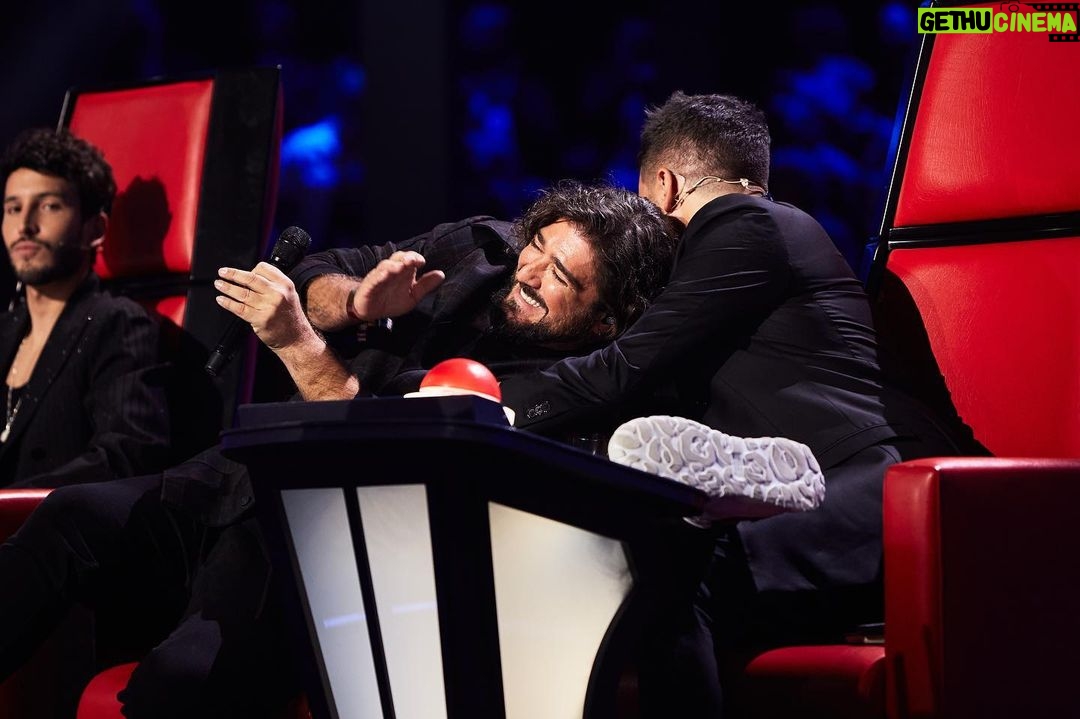 Antonio Orozco Instagram - Hoy es #LaVozKidsFinal @lavozkids y nadie podrá negarnos que nos lo hemos pasado como niños 😍