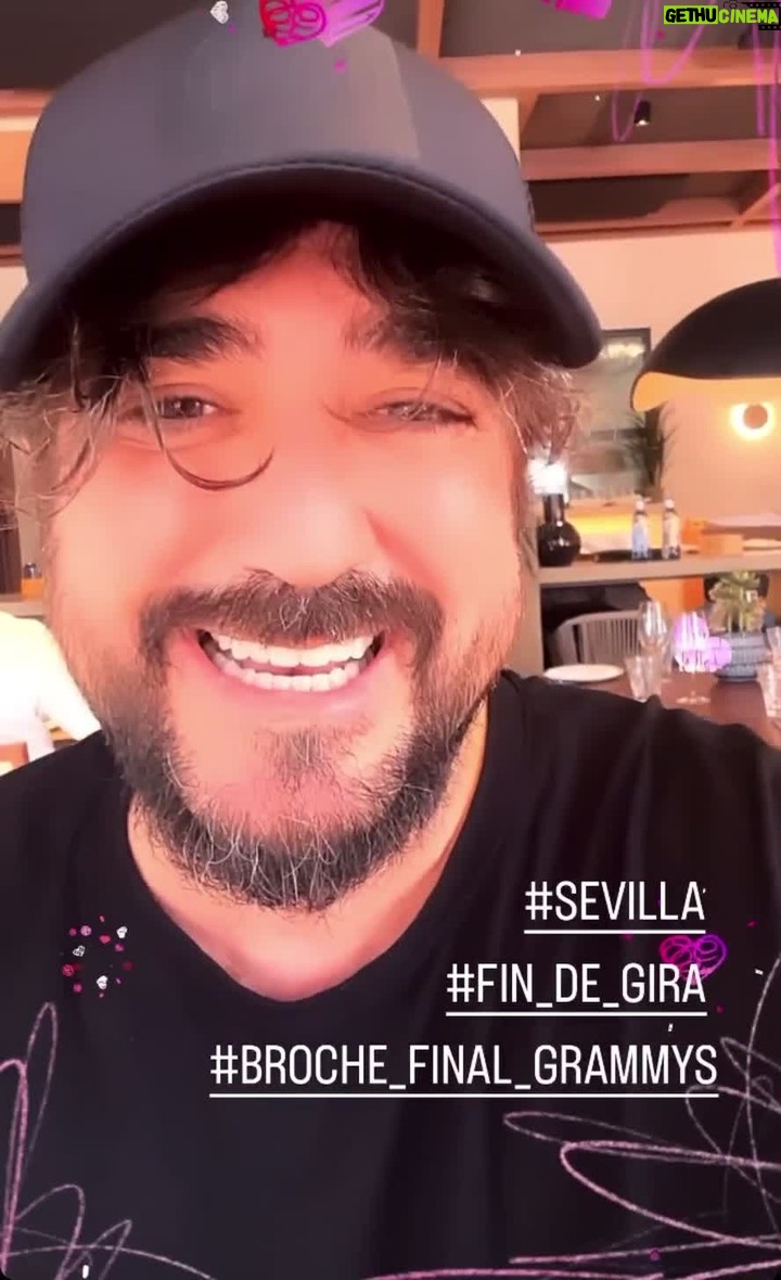 Antonio Orozco Instagram - Esta noche broche final a los Grammys y también broche final a una gira que nos ha llevado por muchos sitios durante los últimos años!! Se acaba una etapa, no sé cuándo volveremos a un escenario, pero esta noche en Sevilla será un concierto inolvidable!! ❤️ #sevilla #findegira #brochefinalgrammys