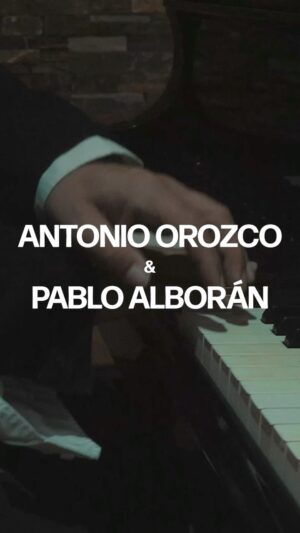 Antonio Orozco Instagram - Esta canción se hace grande cada vez que alguien pone un pedacito suyo en ella…gracias @pabloalboran por poner tu enorme corazón ♥️ disponible el 3 de noviembre en el link de la BIO y os lo dejo también en stories!!