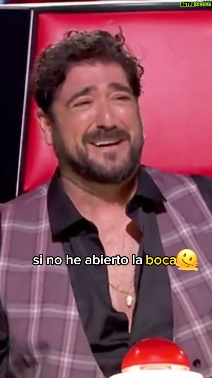 Antonio Orozco Instagram - Cuando estás tan tranquilo en tu sillón y te conviertes en SUPERBLOQUEADO… 🔴💥🫠 Esto no se hace, @pablolopezmusic 😒