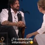 Antonio Orozco Instagram - En 2022 @mariacasado78 me invitaba a su programa ‘Las tres puertas’ y tocamos temas tan especiales para mí como este: dejar atrás lo establecido por lo que realmente me apasionaba. A día de hoy puedo decir que me siento lleno, pleno y sigo enamorado de esta forma de vivir, la única que contemplo. Miro hacia atrás y digo que sí, que he elegido el camino que realmente me hace sentir vivo.❤️ 📸Vídeo de @rtve