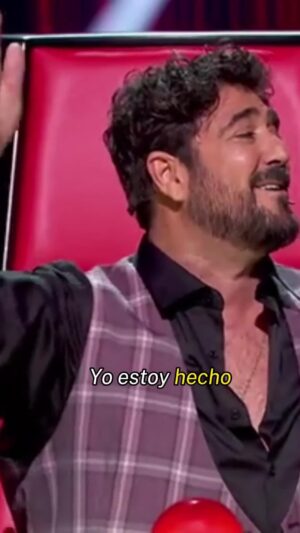 Antonio Orozco Instagram - El viernes pasado estrenamos nueva edición de @LaVozAntena3  y vivimos momentos como este.❤️

Fue en 2004 la primera vez que compartía con el mundo este tema tan especial. Quién me iba a decir que casi 20 años después iba a seguir haciéndolo. 
¡¡¡Gracias vida por tanto!!!

¿Quién se quedó con ganas de más? ¡¡¡Este viernes 22 más sorpresas!!!💥