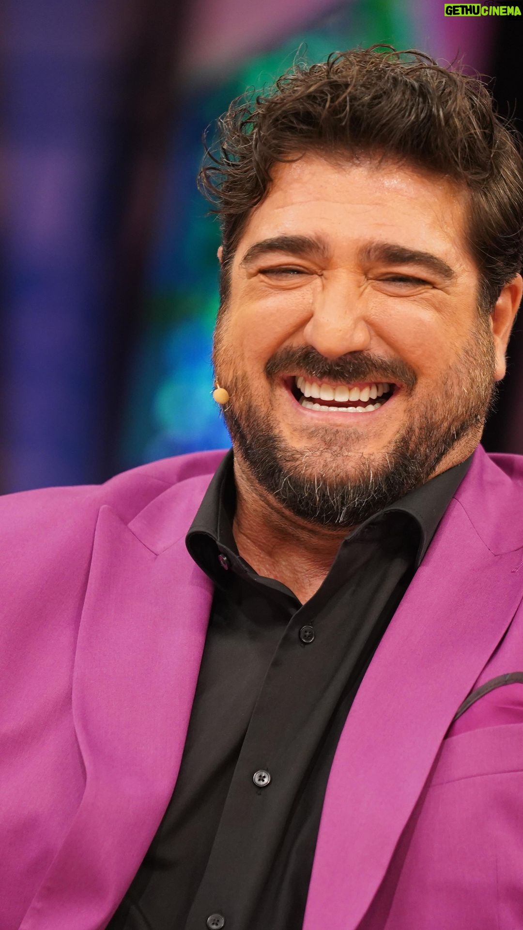 Antonio Orozco Instagram - “Ahora es cuando estoy aprendiendo a cantar de verdad”, @antoniorozco10 nos cuenta el problema que tuvo con sus cuerdas vocales #cuerdasvocales #antonioorozco #lavozantena3 #elhormiguero #aprenderacantar #LaVozEH