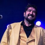 Antonio Orozco Instagram - Sumando noches para el recuerdo. Y que no termine nunca. 💫❤️ ¡¡¡Este sábado volvemos a liarla en Tenerife!!! Yo tengo muchas ganas… ¿Y vosotros? 🔥🤘🏻 #orozco #antonioorozco #tenerife Próximo concierto: Sábado 9 de septiembre en Tenerife / Entradas en el link de la bio