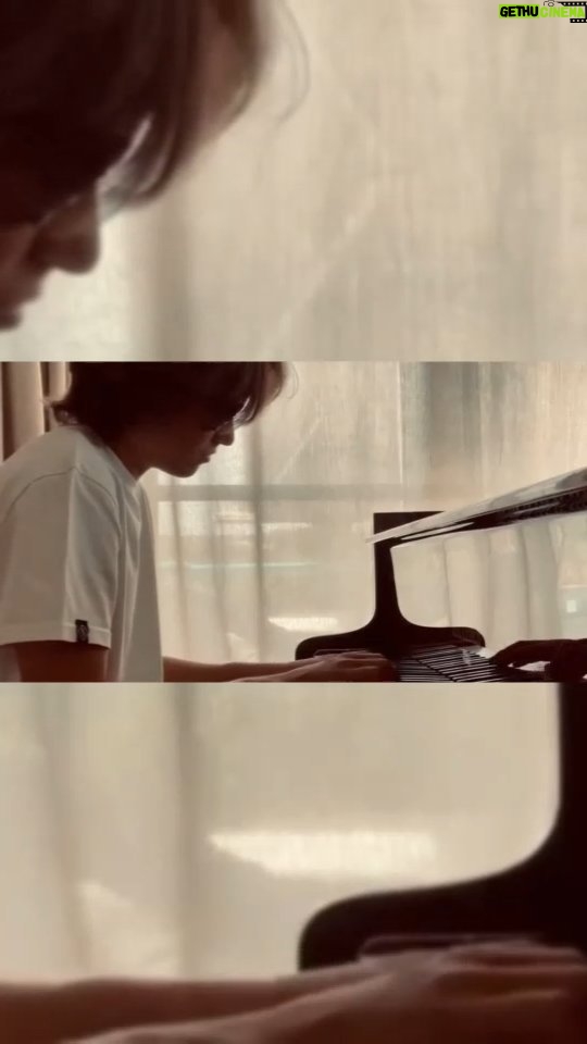 Antonio Orozco Instagram - Cada día que llego a casa me asombro más y más… #antonioorozco #orozco #jan Próximo concierto (en este caso mío🙂) este sábado 2 de septiembre en Alicante / Ver lista de conciertos en el link de la bio Canción del vídeo: Gravity de @johnmayer