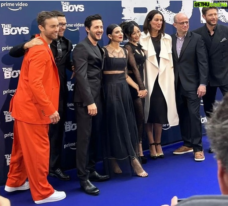 Antony Starr Instagram - Thank you Paris!!! What a great night!!! Premiere was a blast and we can’t wait to let this new season loose on the world, June 3rd. We have an amazing team on this show from the writers to the super suit makers to the craft services team and everyone in between, before and after!! All the hard work of everyone involved was seen by a select group last night and it was great to represent the amazing team that make this show. #theboystv @primevideo @sptv We were down a few of the troops , inevitable with a large cast,- they were missed, but there in spirit and on the big screen! ( @karlurban @jessietusher @itsnatemitchell @erinelairmoriarty @jack_quaid @lazofficial Paris, France