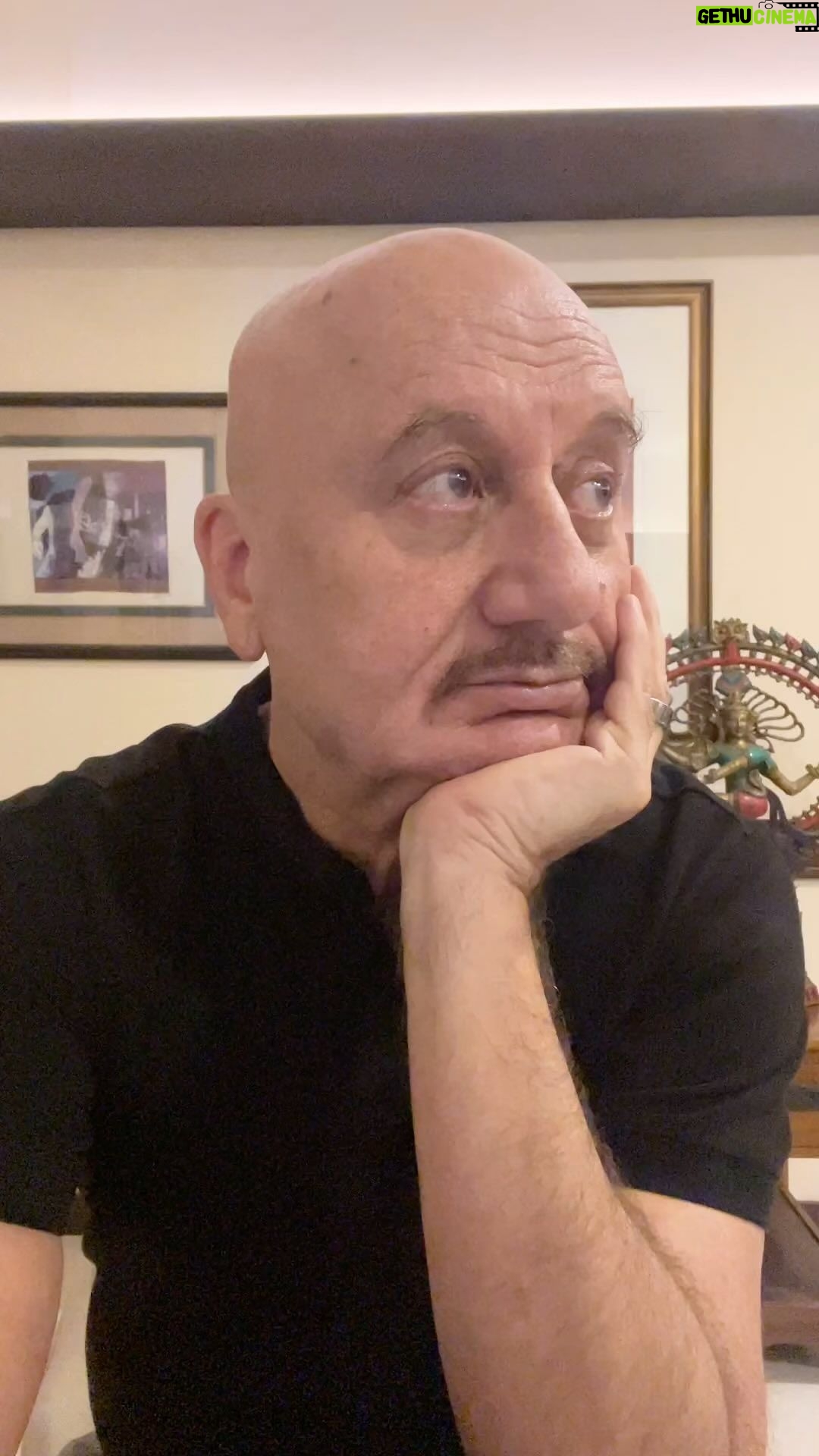 Anupam Kher Instagram - आप सबसे! एक दोस्त की एक दोस्त के लिए गुहार…. एक Request! आपको मेरे दोस्त #SatishKaushik की आख़िरी फ़िल्म #काग़ज़2 क्यों देखनी और सपोर्ट करनी चाहिए! ❤️🙏 India