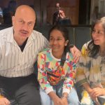 Anupam Kher Instagram - After the soulful 1st screening of #SatishKaushik’s #Kaagaz2 it was quite an emotional moment to speak to #Vanshika and #ShashiKaushik. What an amazing issue based last last film of my friend #Satish! Releasing on 1st March. Jai Ho! 😍🙏 Excel Entertainment Pvt.Ltd