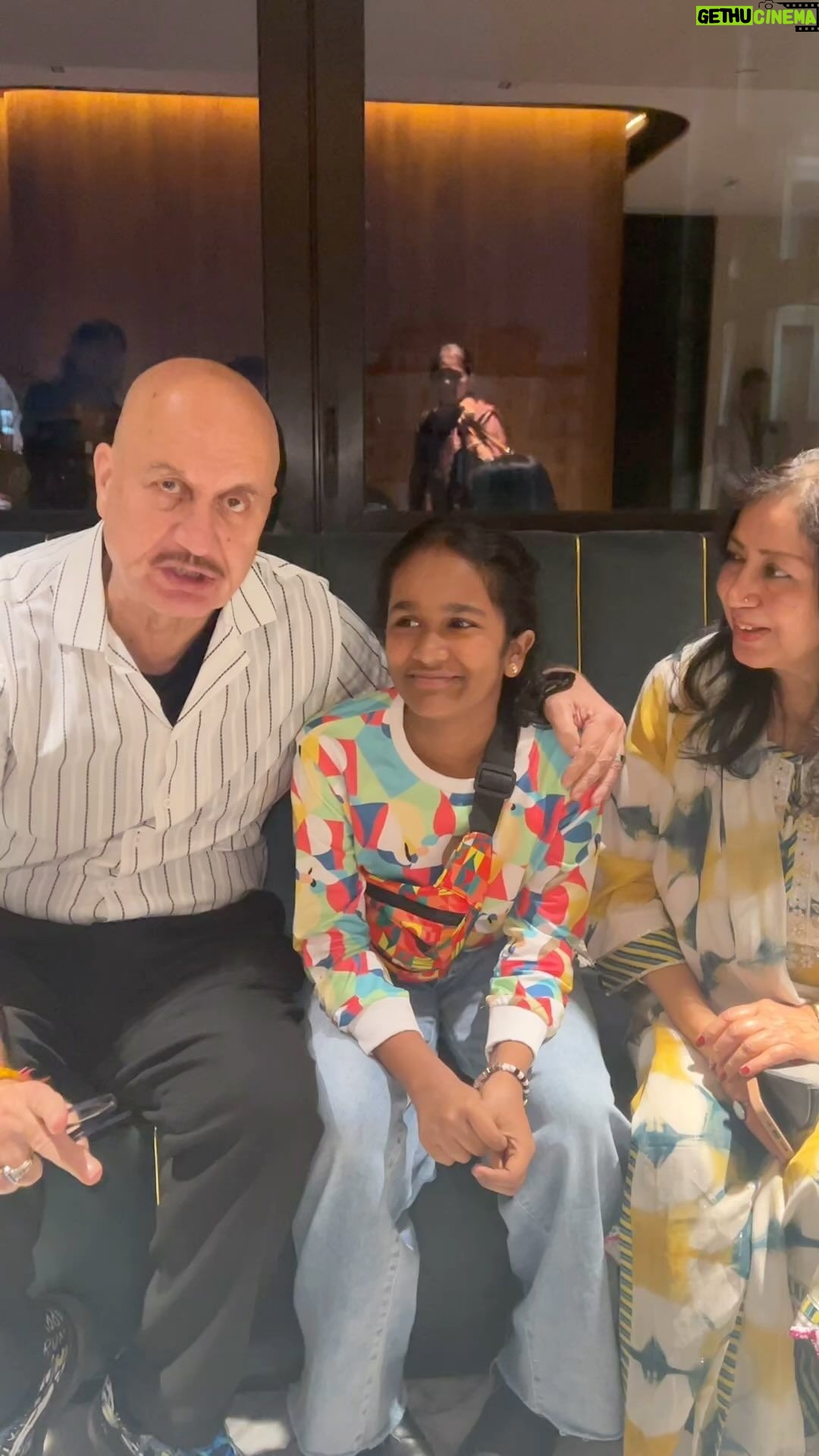 Anupam Kher Instagram - After the soulful 1st screening of #SatishKaushik’s #Kaagaz2 it was quite an emotional moment to speak to #Vanshika and #ShashiKaushik. What an amazing issue based last last film of my friend #Satish! Releasing on 1st March. Jai Ho! 😍🙏 Excel Entertainment Pvt.Ltd