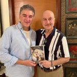 Anupam Kher Instagram - Dear AK - thank you for hosting a wonderful evening and a delicious meal. And for your support and encouragement always. Looking forward to your review of my new book 🙏🏼❤️ @anupampkher #thejewelofnisawa #thecowardandthesword @harpercollinschin