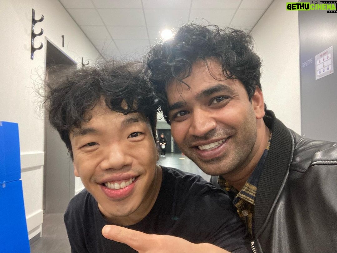 Anupam Tripathi Instagram - Love Love Love ❤️ Marvelous Mefisto #메피스토 Performed by none other than my big brother, my dear senior @haesoopark_official in the theatre play #faust #공연파우스트 Simply beautiful to watch him on stage :-) It was amazing to see my friend 범진 also on stage :-) All the actors from #공연파우스트 were mesmerizing in there performance 🎭 Great team work , beautiful performance 🎭 👏 Just loved it, wanted to go on stage and perform 😃 it was so beautiful to watch the team perform as one ☝️ :-) @haesoopark_official 형님 공연 너무 잘 봤습니다. 많이 배우고 왔습니다 감사합니다 그리고 축하드립니다 #공연파우스트 팀:-) #theatre #theatreperformance #faust #공연파우스트 #koreantheatre #한국공연 #최고다👍 @faust_sem LG Arts Center