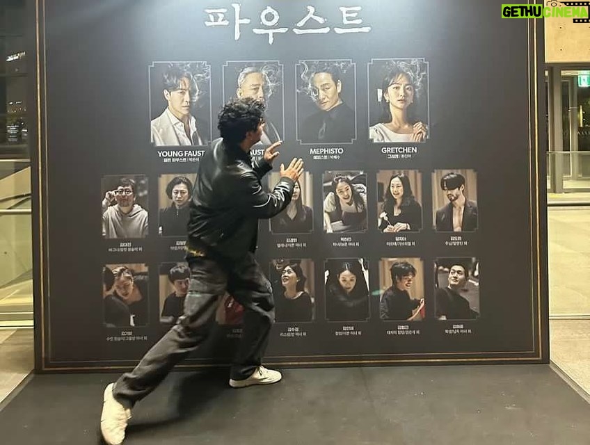 Anupam Tripathi Instagram - Love Love Love ❤️ Marvelous Mefisto #메피스토 Performed by none other than my big brother, my dear senior @haesoopark_official in the theatre play #faust #공연파우스트 Simply beautiful to watch him on stage :-) It was amazing to see my friend 범진 also on stage :-) All the actors from #공연파우스트 were mesmerizing in there performance 🎭 Great team work , beautiful performance 🎭 👏 Just loved it, wanted to go on stage and perform 😃 it was so beautiful to watch the team perform as one ☝️ :-) @haesoopark_official 형님 공연 너무 잘 봤습니다. 많이 배우고 왔습니다 감사합니다 그리고 축하드립니다 #공연파우스트 팀:-) #theatre #theatreperformance #faust #공연파우스트 #koreantheatre #한국공연 #최고다👍 @faust_sem LG Arts Center