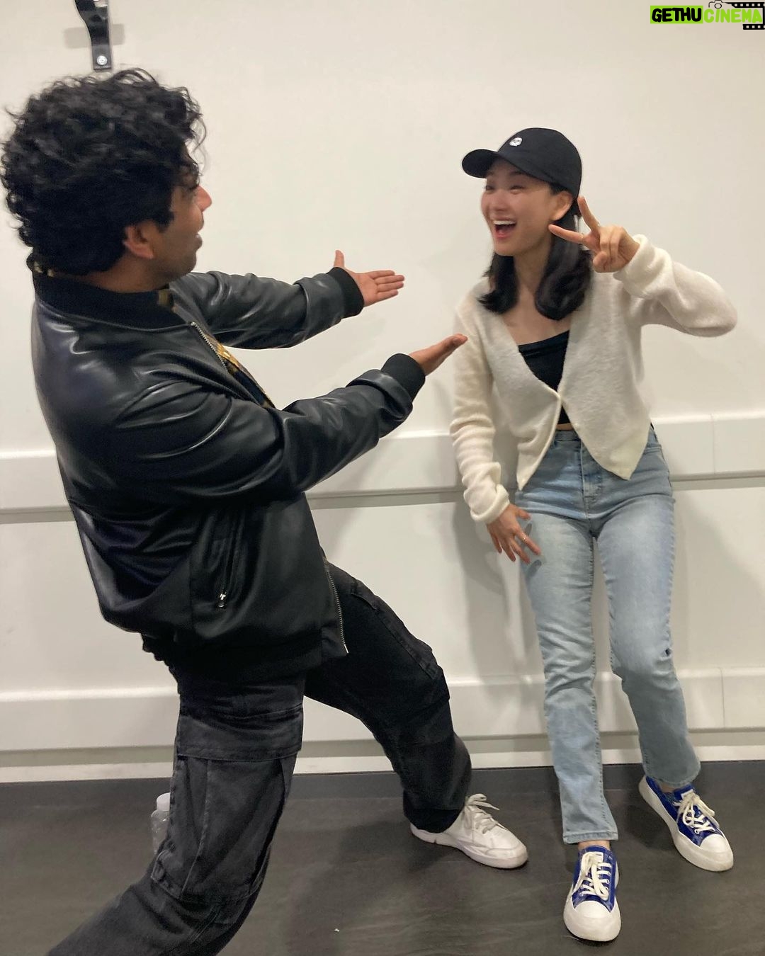 Anupam Tripathi Instagram - Joyful moments with actor @j0i3n2a9 배우님 after watching her incredible performance in the theatre play #Faust #공연파우스트 🎭 I got her autograph in 2017 while shooting #그냥사랑하는사이 #드라마 with her . she was so kind, generous and supportive during that time :-) So much to learn :-) thank you 배우님 공연 너무 잘 봤습니다 :-) 축하해요 🙌😃 #theatre #theatreperformance #faust #공연파우스트 #한국공연 #최고다👍 LG Arts Center