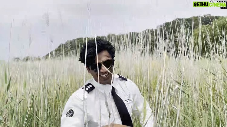 Anupam Tripathi Instagram - 😎 🎭🎶🤠👮‍♂️ #Dancingpoliceman https://youtu.be/PFKymNxHdks