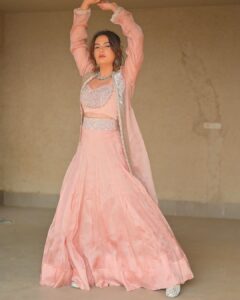 Anupama Agnihotri Instagram - Your clothes can speak a thousand words. Outfit @houseofsupriya Styled by @yourstylistforever 📸 @clicksart_versatile Mua @vanshikhachanglanimua Jewellery by @style_deintrepide @trending_influencers #look #looks #sections #xo #xoxo #fyp #page #explorar #explorepage #fyp #instadaily #instamood #teamlfg #ethnicwear #anupmaagnihotri