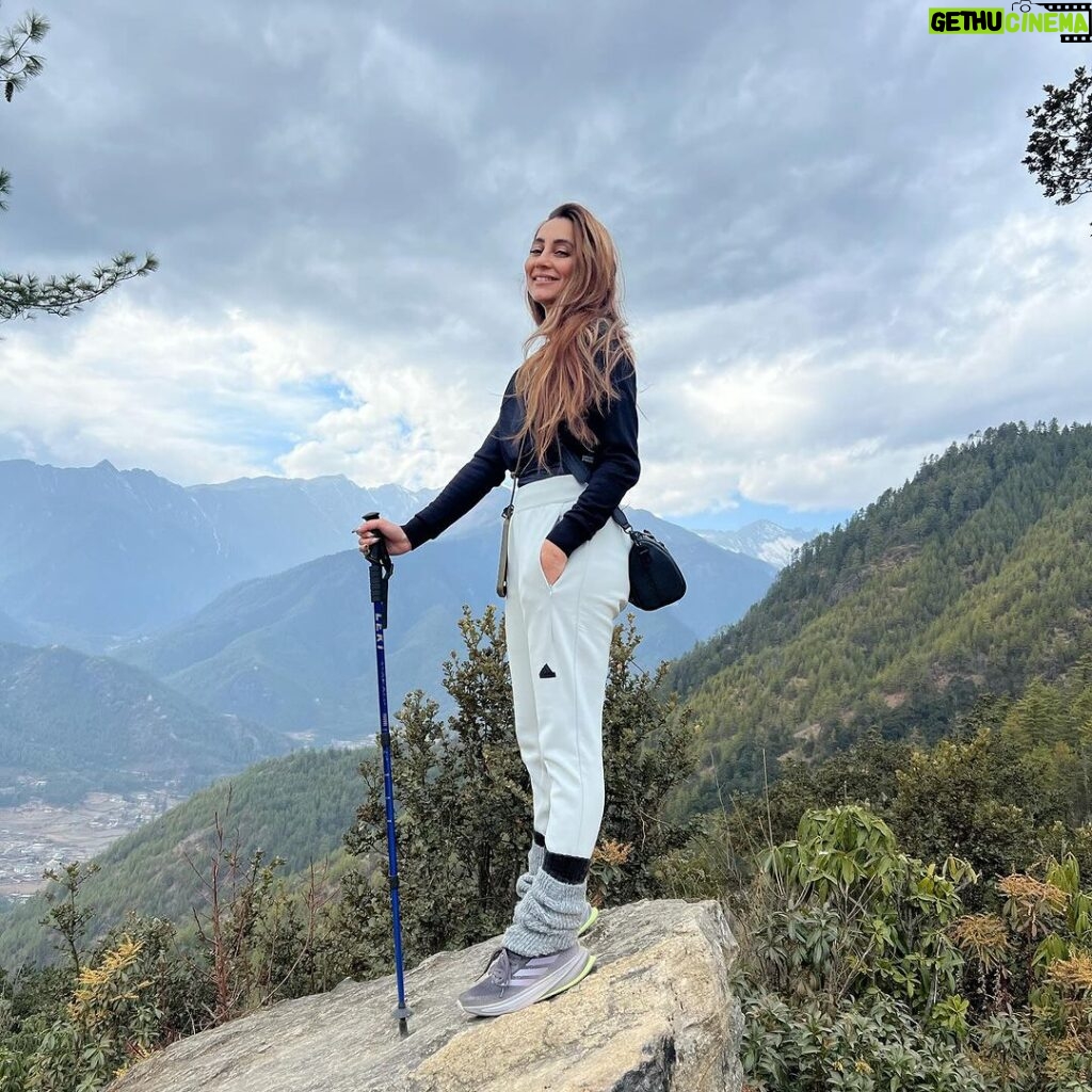 Anusha Dandekar Instagram - Radiate boundless love towards the entire world… ❤️ Buddha 🙏🏼 Thankyou to my V Day most incredible tour guide Phuba, I already love you! If anyone goes to Bhutan please only contact @pelyangbhutantours and Phuba +975 17 80 47 96 🤍✨