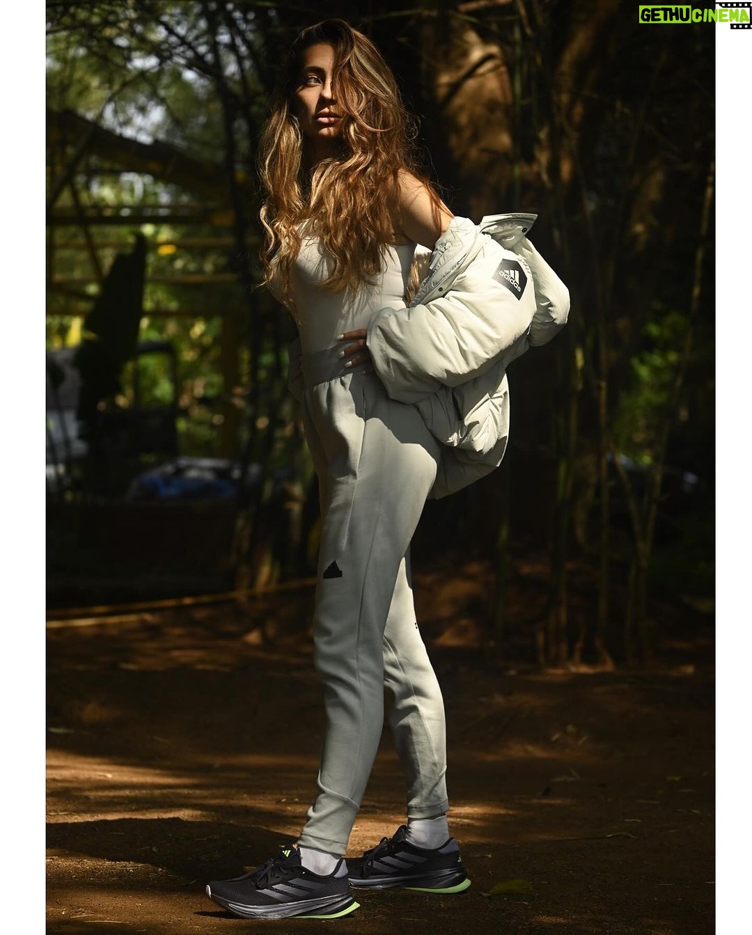 Anusha Dandekar Instagram - No better place to run than Into the wild… Honestly the most Superior comfort in running shoes I’ve experienced yet with Supernova Rise… 10 more please! 👟 Photos by @abdulshez 🤍 Location @thebackwatersanctuary 🤎 #adidassupernova #adidassportswear #adidasrunners #createdwithadidas