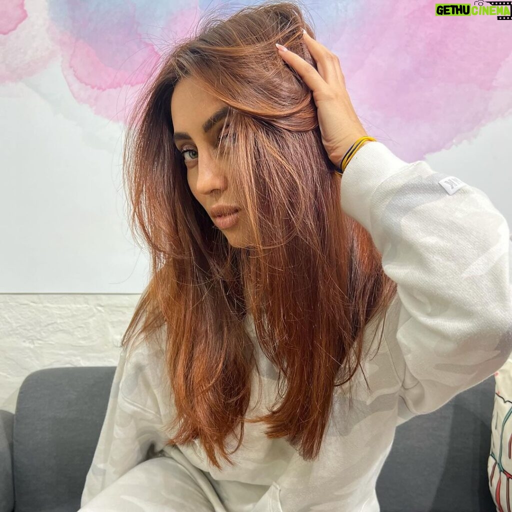 Anusha Dandekar Instagram - Red…Well Copper… You like? 💇🏽‍♀ thankyou my @watercoloursalon team @nidapatel @aysha_hooda I love you guys… no one does it like you and no one ever will. Love my new look… ❤