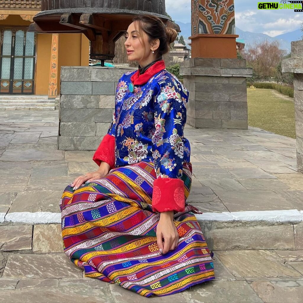 Anusha Dandekar Instagram - When I met you… beautiful Bhutan 🇧🇹❤ Love Princess Kira 👑☺ Thank you @pemakobhutan for dressing me in your gorgeous traditional dress 👘💙