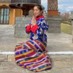 Anusha Dandekar Instagram - When I met you… beautiful Bhutan 🇧🇹❤️ Love Princess Kira 👑☺️ Thank you @pemakobhutan for dressing me in your gorgeous traditional dress 👘💙