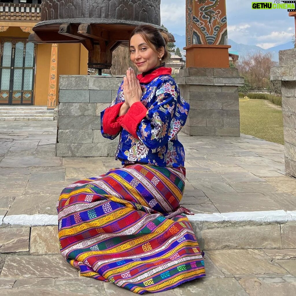 Anusha Dandekar Instagram - When I met you… beautiful Bhutan 🇧🇹❤ Love Princess Kira 👑☺ Thank you @pemakobhutan for dressing me in your gorgeous traditional dress 👘💙