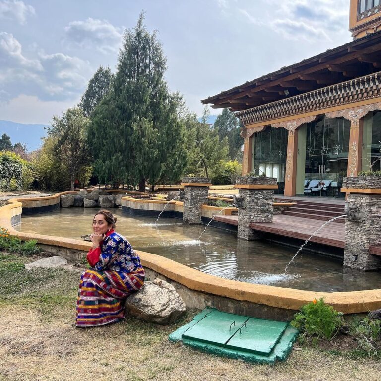 Anusha Dandekar Instagram - When I met you… beautiful Bhutan 🇧🇹❤️ Love Princess Kira 👑☺️ Thank you @pemakobhutan for dressing me in your gorgeous traditional dress 👘💙
