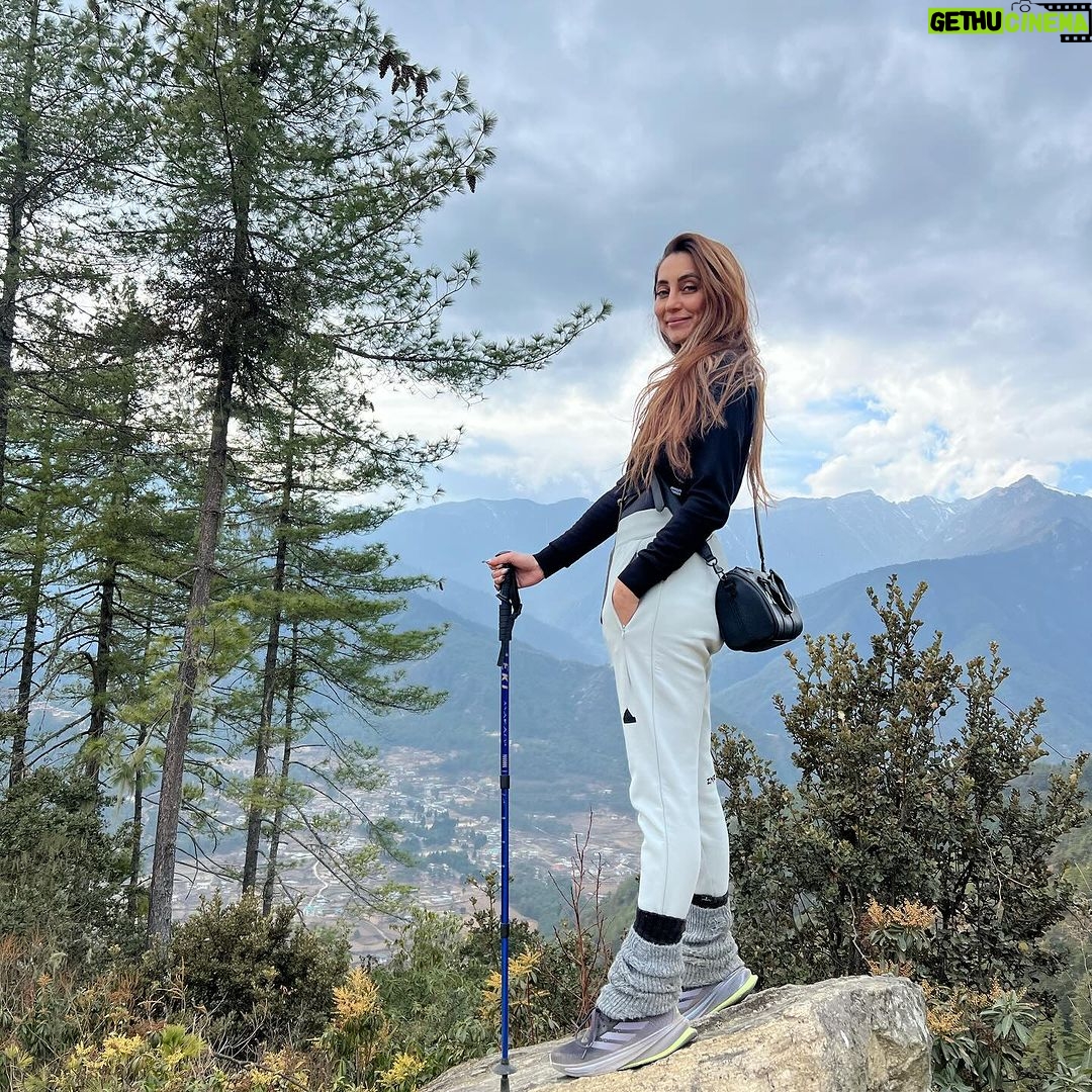Anusha Dandekar Instagram - Radiate boundless love towards the entire world… ❤️ Buddha 🙏🏼 Thankyou to my V Day most incredible tour guide Phuba, I already love you! If anyone goes to Bhutan please only contact @pelyangbhutantours and Phuba +975 17 80 47 96 🤍✨