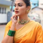 Anusree Instagram - Sarees bring a timeless grace to my style, making each day special..... 💛💛💛 Click @mahesh_bhai MaH @pinkyvisal Neckpieces @varuthri_findings