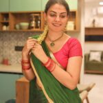 Anusree Instagram – എത്രയെത്ര സാഗരങ്ങൾ കടന്നു നാം
മണി മുത്തുപോലെ മാറിൽ നീ ചായുറങ്ങാൻ….
❤️❤️❤️

Click @ajingsam 
Accessories @varuthri_findings