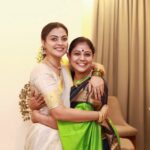 Anusree Instagram – To my lovely friends and colleagues from the industry ….you have been the reason I feel comfortable in this movie industry …and you have been kind to add glitz and glamour to the house warming ceremony. I will never forget the effort you have taken from your busy schedules to bless me on jan 26 . Always want your friendship and blessings…Thanku all ..❤️
@laljosemechery @nami_tha_ @sunnywayn @dileepactor @nithinrenjipanicker @vishnuunnikrishnan.onair @maheswarirkrishnan @aditi.ravi @niranjanaanoop99 @surabhi_lakshmi @amal_ajithkumar @rachananarayanankutty @swasikavj @premjacob06 

Clicks @pranavraaaj @pranavcsubash_photography