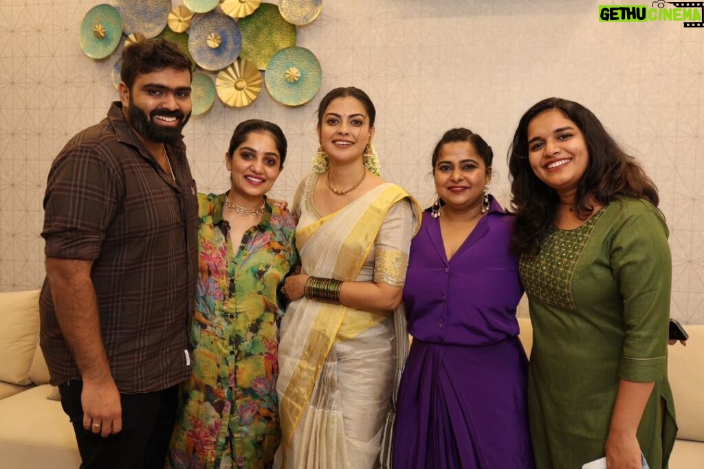 Anusree Instagram - To my lovely friends and colleagues from the industry ....you have been the reason I feel comfortable in this movie industry ...and you have been kind to add glitz and glamour to the house warming ceremony. I will never forget the effort you have taken from your busy schedules to bless me on jan 26 . Always want your friendship and blessings...Thanku all... @iamunnimukundan @nithinrenjipanicker @grace_antonyy @sanalvaassudev @aditi.ravi @thechandhunadh @anumohan @sshivadaoffcl @ranjin__raj @vishnumohanstories @vvipink @nambiarjayan @shiblafara @arya.badai @pranavraaaj @aparna.balamurali @sonujacob.official @maheswarirkrishnan @raakesh.ar @limiteddd_edition @priyankaaa_ps Clicks @pranavraaaj @pranavcsubash_photography