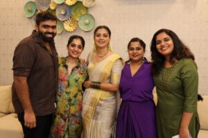 Anusree Instagram - To my lovely friends and colleagues from the industry ....you have been the reason I feel comfortable in this movie  industry ...and you have been kind to add glitz and glamour to the house warming ceremony. I will never forget the effort you have taken from your busy schedules to bless me on jan 26 . Always want your friendship and blessings...Thanku all...

@iamunnimukundan @nithinrenjipanicker @grace_antonyy @sanalvaassudev @aditi.ravi @thechandhunadh @anumohan @sshivadaoffcl @ranjin__raj @vishnumohanstories @vvipink @nambiarjayan @shiblafara @arya.badai @pranavraaaj @aparna.balamurali @sonujacob.official @maheswarirkrishnan @raakesh.ar @limiteddd_edition @priyankaaa_ps 

Clicks @pranavraaaj @pranavcsubash_photography