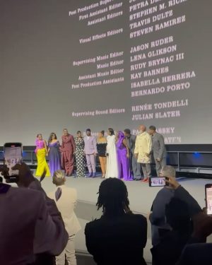 Any Gabrielly Instagram - #TheColorPurple Première last night 💜

The color purple foi meu primeiro teste de musical muuuuitos anos atrás, que acabou não sendo produzido mas eu nunca vou me esquecer de estar em volta de tanta gente talentosa, foi um momento que me moldou como artista e tenho guardado comigo pra sempre.

Naquela sala de cinema eu me senti tão inspirada quanto, voltei no tempo e chorei que nem uma doida, assistam 😭 #WBPartner @thecolorpurple
