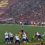 Any Gabrielly Instagram - Meu primeiro jogo de futebol americano ✨✨✨ Perdemos mas me senti num filme, foi tudooo L.A. Memorial Colliseum - Usc Trojan Football