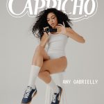 Any Gabrielly Instagram - A capa digital de fevereiro da CAPRICHO tá com tudo! Com vocês, @anygabriellyofficial 👑 Aos 21 anos, Any Gabrielly tem um currículo extenso no mundo artístico. Ela já representou o Brasil no grupo musical Now United e também entoou os versos da versão brasileira de ‘Saber Quem Sou’, a icônica canção tema de Moana. “Eu sempre fiz parte de um grupo ou de um filme ou algo com uma estrutura já criada antes, sabe? E agora eu tenho que criar essa estrutura”, disse Gabrielly, em entrevista exclusiva para a nossa reportagem sobre a sua nova fase em carreira solo, em que comanda as próprias decisões. A entrevista completa está na nossa edição digital, disponível no @goread, a maior banca de revista digital do Brasil. É só acessar no link da bio! 💅💅 Coordenação e edição: @dea.martinelli e @jvbarreto Texto e entrevista: @annyccaroline Casting: @anygabriellyofficial Produção executiva: @avacontava Produtora: @saalisboa Foto: @thi.santoss Assistente de fotografia: @andremelophoto Maquiagem e beleza: @maximakeupandhair Assistência de maquiagem e beleza: @fly_rar Styling: marycampanati Assessoria de imprensa: @melinatavarescomunicacao