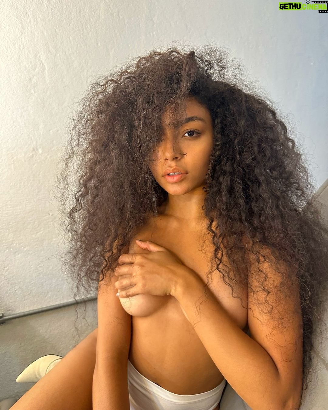 Any Gabrielly - 336.2K Likes - só tem no Brasil 🇧🇷