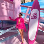 Any Gabrielly Instagram - 🩷IT’S A BARBIE WORLD AND WE’RE ALL JUST LIVING IN IT🩷 ——————————————————— Eu cresci numa casa só com mulheres e uma das coisas sagradas entre nós é o momento onde paramos em família pra assistir Barbie! Que prazer foi fazer parte dessa première e que filme maravilhoso! Eu ri, chorei, ri mais um pouco e chorei de novo. E ainda teve o bônus de assistir um filminho com a Billie, Dua Lipa, Nicki e cia na sala ✨ I feel PINK. #WBPartner Barbie's Fantasy Land