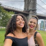 Any Gabrielly Instagram - Essa viagem nossa foi a melhor porque eu pude ver de pertinho você realizando um sonho. Você me ajudou a realizar os meus desde sempre. Não importava a nossa situação você estava lá dando tudo que podia; em aniversários, apresentações de escola, torneios…você sempre esteve lá. Você ama incondicionalmente e é por isso que nos ver realizando sonhos é tão emocionante. Eu pude entender isso nessa viagem à Nova Iorque. Eu te amo e eu te vi brilhar e se emocionar e eu sempre sempre vou celebrar sua felicidade assim como você sempre celebrou a minha e a da Belinha. Feliz dia das mães, mamãe ❤️
