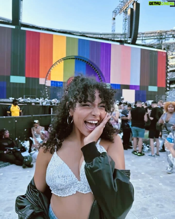 Any Gabrielly Instagram - Another core memory you’re a part of @beyonce ✨ Uma das melhores noites da minha vida, não vou superar nunca!!! E a diva olhou pra mim SOMOS BESTS!!!!! #RenassainceTour New York, New York