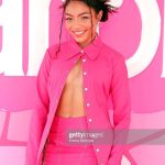 Any Gabrielly Instagram - 🩷IT’S A BARBIE WORLD AND WE’RE ALL JUST LIVING IN IT🩷 ——————————————————— Eu cresci numa casa só com mulheres e uma das coisas sagradas entre nós é o momento onde paramos em família pra assistir Barbie! Que prazer foi fazer parte dessa première e que filme maravilhoso! Eu ri, chorei, ri mais um pouco e chorei de novo. E ainda teve o bônus de assistir um filminho com a Billie, Dua Lipa, Nicki e cia na sala ✨ I feel PINK. #WBPartner Barbie's Fantasy Land