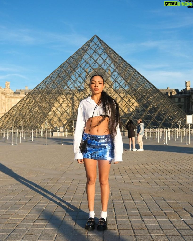 Any Gabrielly Instagram - I 🩵 Paris Paris, France