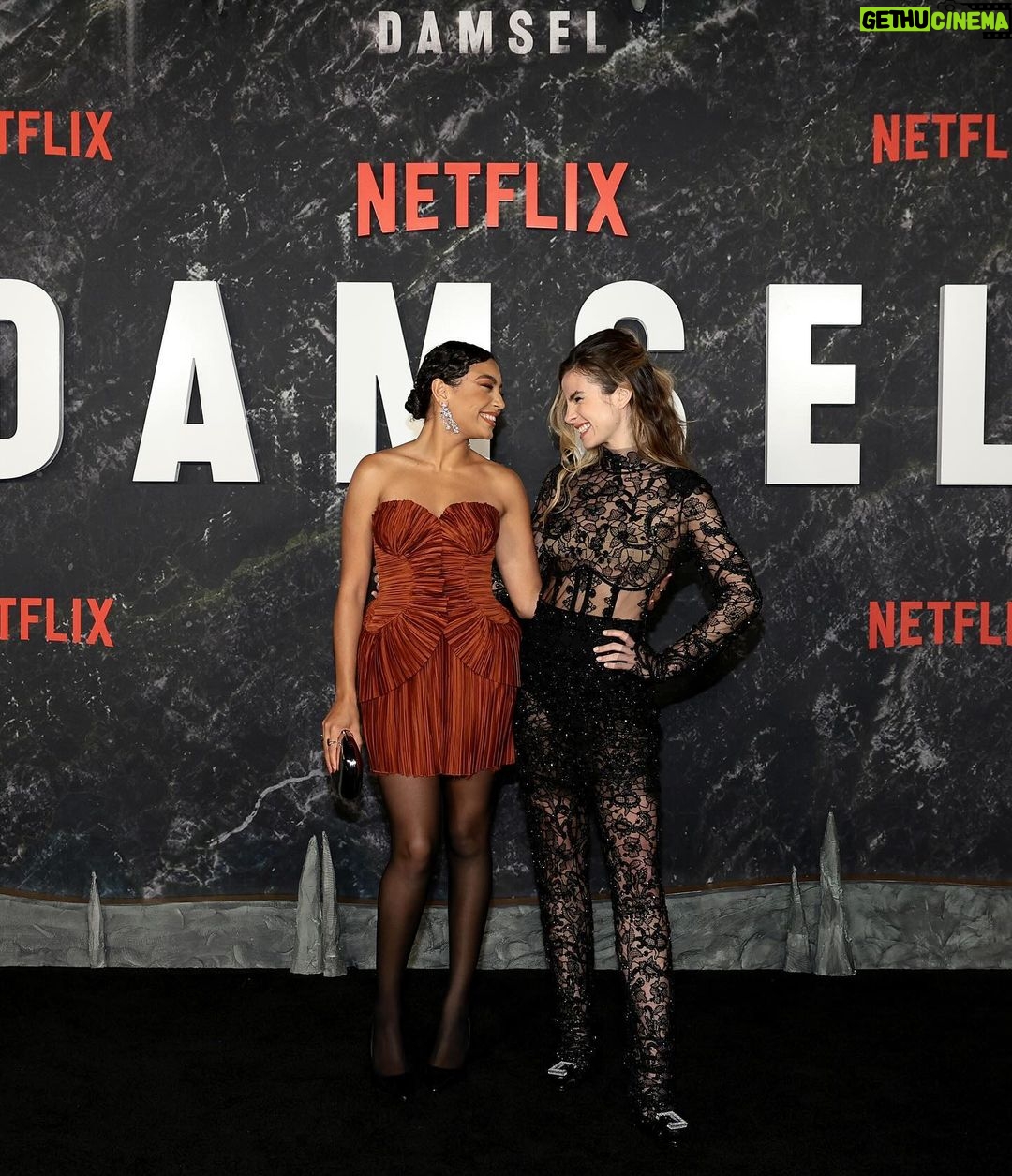 Any Gabrielly Instagram - Damsel Premiere in NYC 🐉✨ Nossa best @netflixbrasil sabe dar uma festa!!! Não vejo a hora de vocês assistirem o filme pra discutirmos se fariam o mesmo que a Elodie no final 👀🔥 Donzelas se preparem pros plot twists, disponível dia 08/03. The Paris Theater