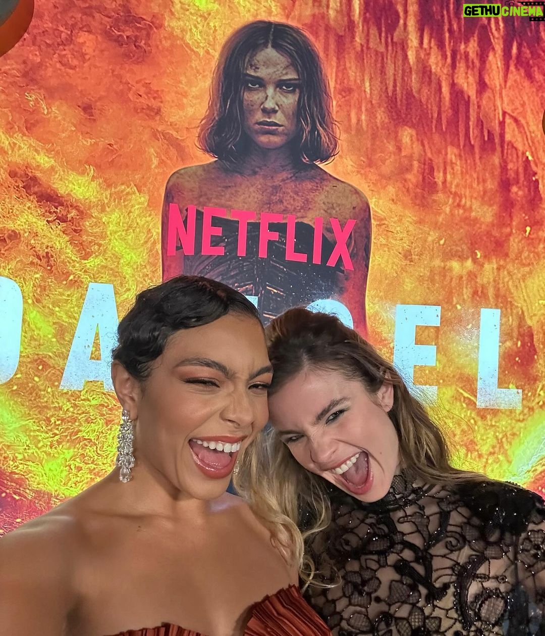 Any Gabrielly Instagram - Damsel Premiere in NYC 🐉✨ Nossa best @netflixbrasil sabe dar uma festa!!! Não vejo a hora de vocês assistirem o filme pra discutirmos se fariam o mesmo que a Elodie no final 👀🔥 Donzelas se preparem pros plot twists, disponível dia 08/03. The Paris Theater